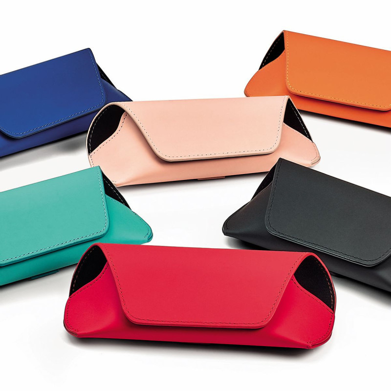 Etuis collection "my style" - semi-rigide fermeture magnetique - support de ceinture.- 6 couleurs - 12 pcs