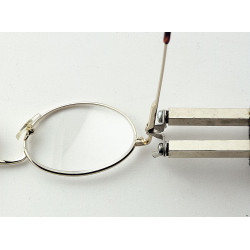 Appareil a incruster les charnieres